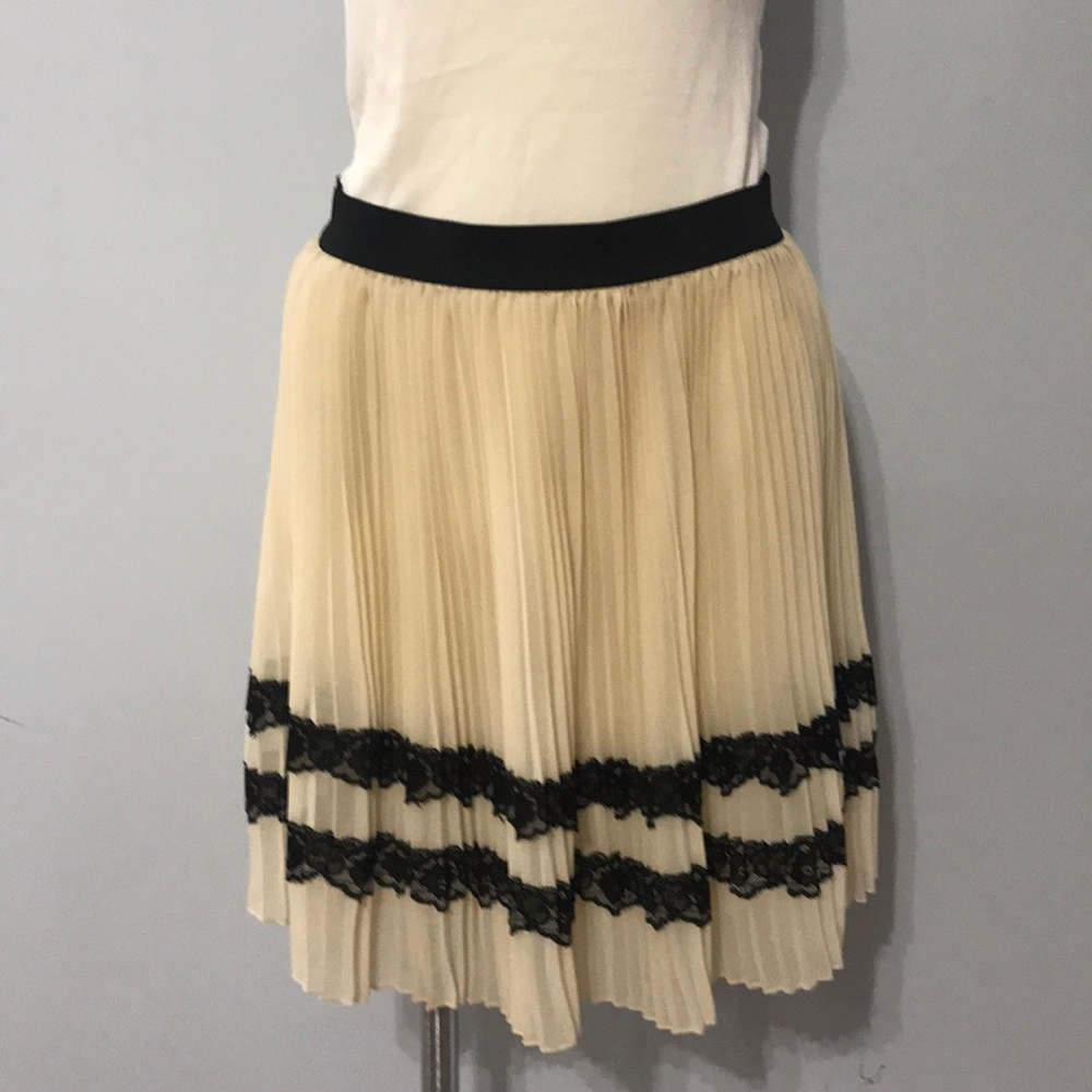 NWT! American Rag Pleated Skirt with Black Lace - Picture 2 of 6